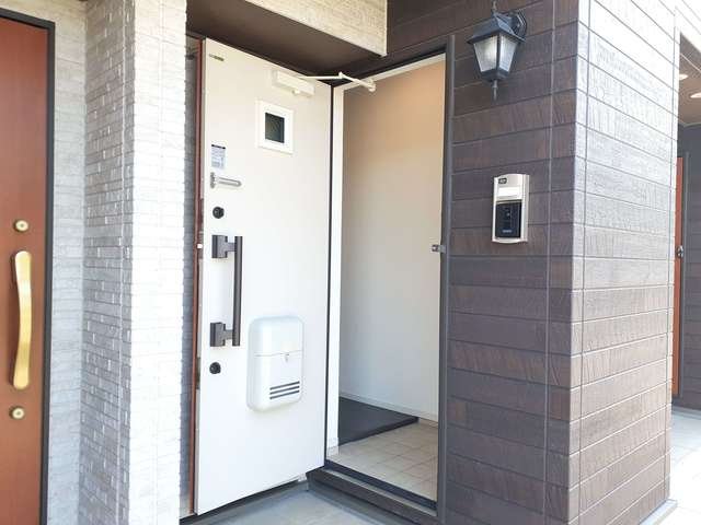アビタシオン柳戸東の玄関写真