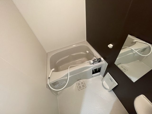 バス・シャワールーム　コンパクトで使いやすいお風呂です