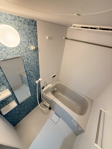 バス・シャワールーム　同物件別部屋写真
