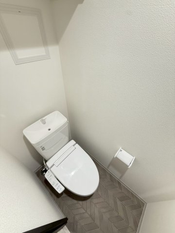 トイレ　同物件別部屋写真