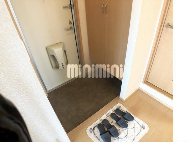 玄関　下駄箱付き