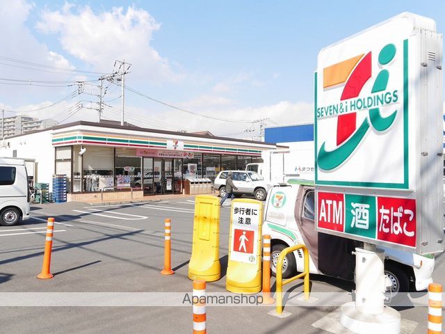コンビニ　セブン－イレブン横浜森の台店（コンビニ）まで606m