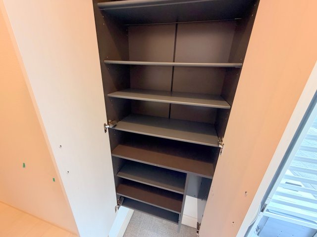 収納　大きいシューズボックスは靴がいっぱい入れれますね。