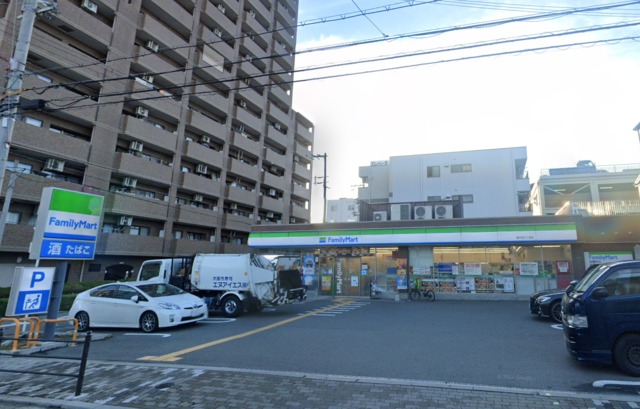 コンビニ　ファミリーマート東中浜六丁目店（コンビニ）まで555m