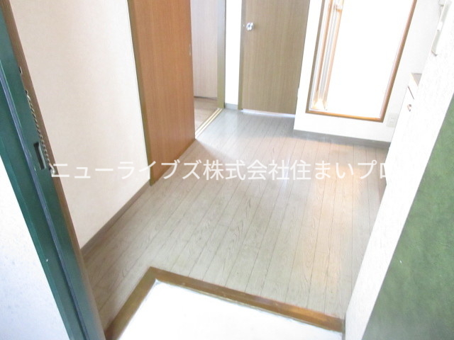 京阪本線 大和田駅 徒歩3分 4階建 築31年の玄関写真