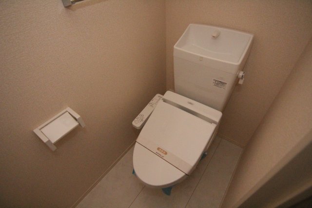 グリーンライン 日吉本町駅 徒歩11分 3階建 築11年のトイレ写真