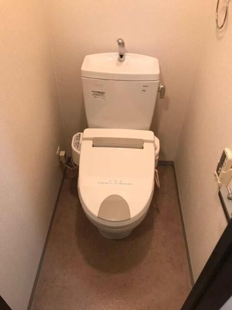 西武新宿線 都立家政駅 徒歩12分 5階建 築18年のトイレ写真