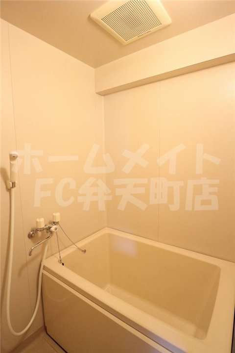 バス・シャワールーム　落ち着いた空間のお風呂です