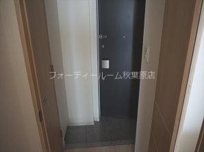 玄関　《見学予約受付中》2012年築・賃貸マンション！