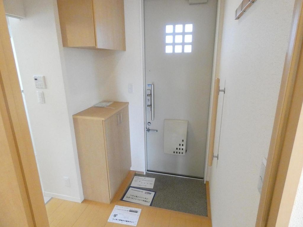 クレストKの玄関写真