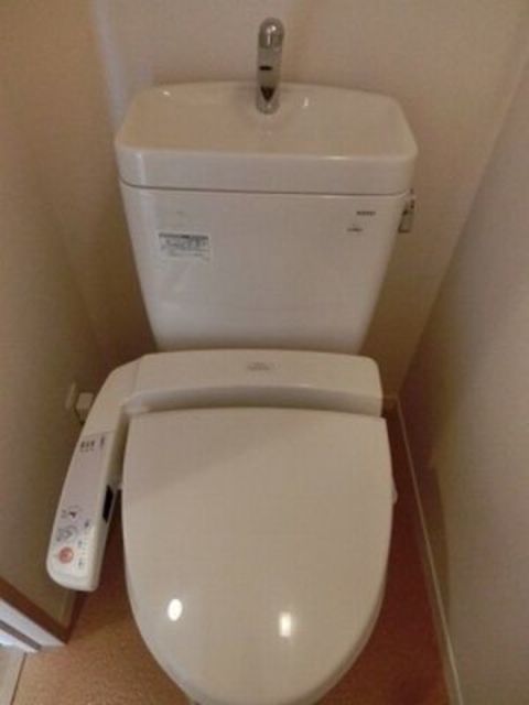 ＪＲ武蔵野線 船橋法典駅 徒歩10分 2階建 築18年のトイレ写真