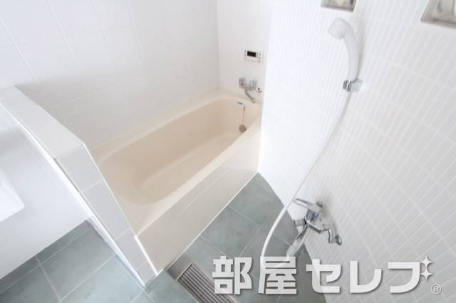 バス・シャワールーム　広々バスタブです。
