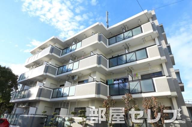 建物外観　タイル張りでお洒落な外観です。