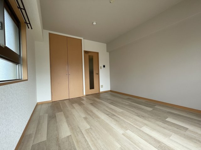 地下鉄七隈線 薬院駅 徒歩5分 9階建 築24年の居間写真