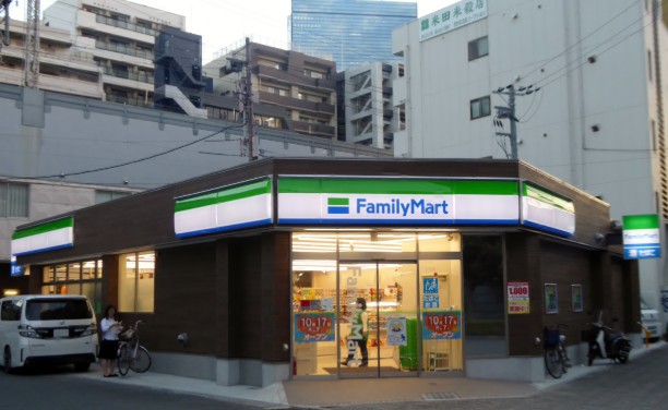 コンビニ　ファミリーマート浮間舟渡駅前店（コンビニ）まで116m