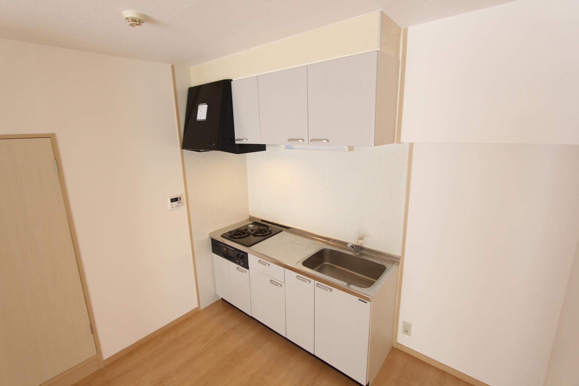 キッチン　同タイプ・部屋参考（キッチンパネル色違います）
