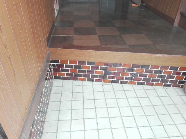 蒲生岡本町貸家の玄関写真