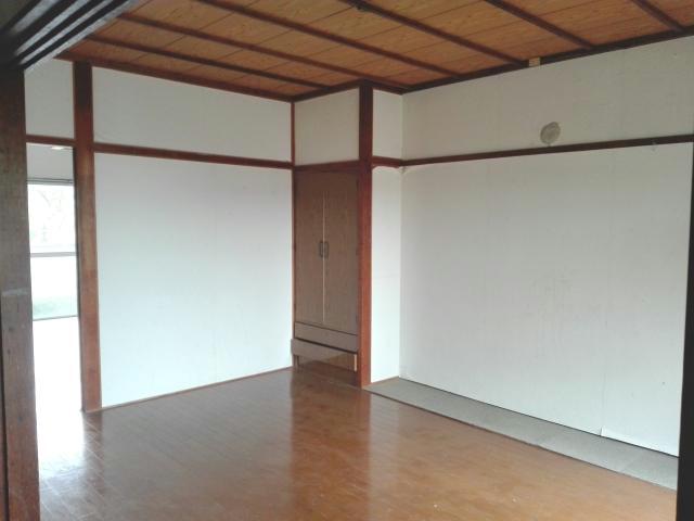 蒲生岡本町貸家の居間写真