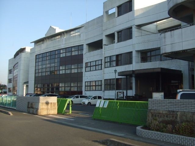 小学校　豊橋市立汐田小学校（小学校）まで1303m