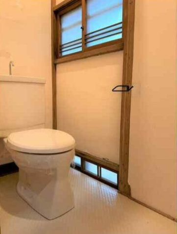稲村ガ崎1丁目貸家のトイレ写真