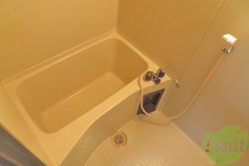 バス・シャワールーム　お風呂はバス・トイレ別で湯舟にも浸かれそうですね