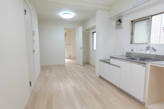 椎野亀戸マンションの居間写真