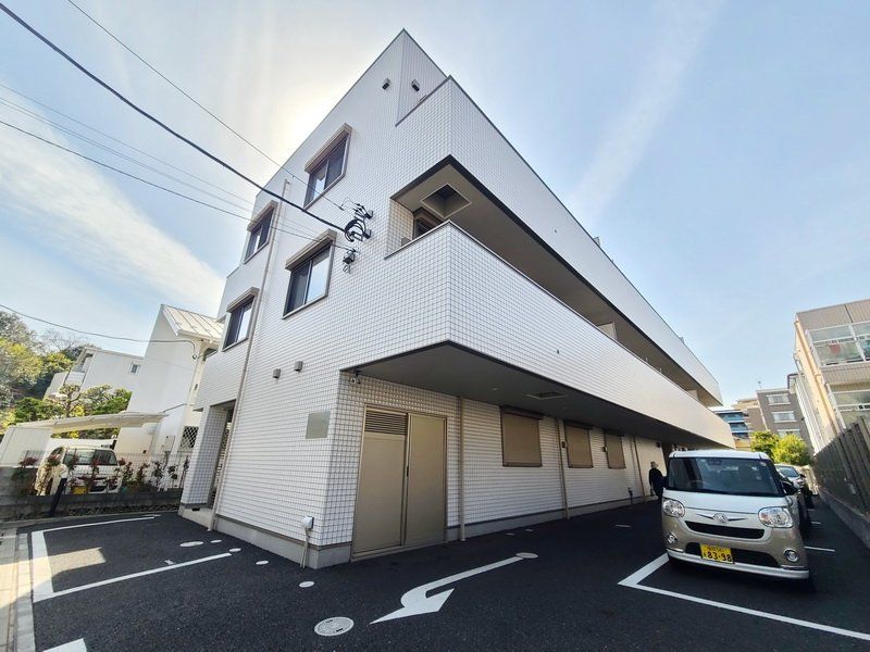 ファミリア一番館の外観写真