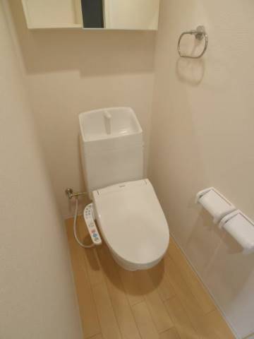 地下鉄東山線 新栄町駅 徒歩7分 3階建 築6年のトイレ写真