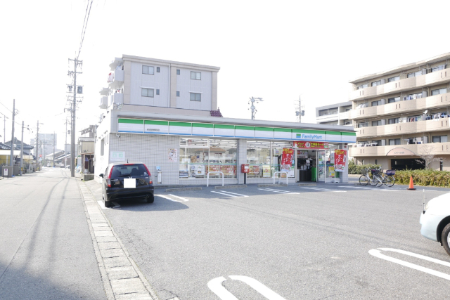 コンビニ　ファミリーマート岩倉新柳町店（コンビニ）まで446m