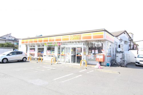コンビニ　デイリーヤマザキ足立江北１丁目店（コンビニ）まで525m