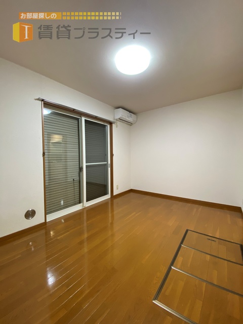 居室・リビング　日差しが入る明るいお部屋です