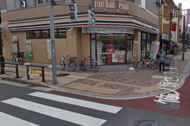 コンビニ　セブンイレブン足立竹ノ塚駅東店（コンビニ）まで631m