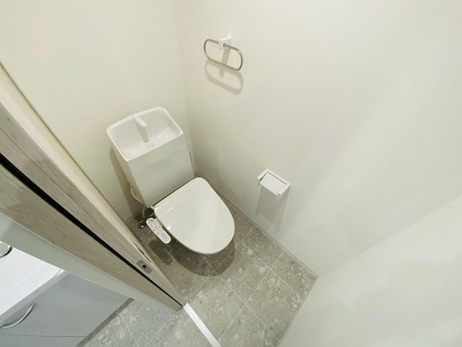 トイレ　温水洗浄便座付きの洋式トイレです♪（同仕様画像）