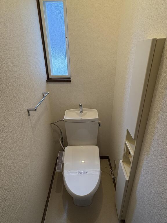 西鉄天神大牟田線 高宮駅 徒歩6分 2階建 築29年のトイレ写真