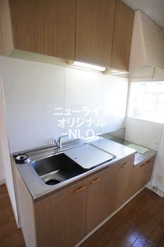 キッチン　上部に収納がありキッチングッズもすっきりと収納できます☆