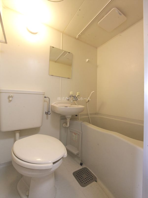 バス・シャワールーム　バスルーム（シャワー付き）