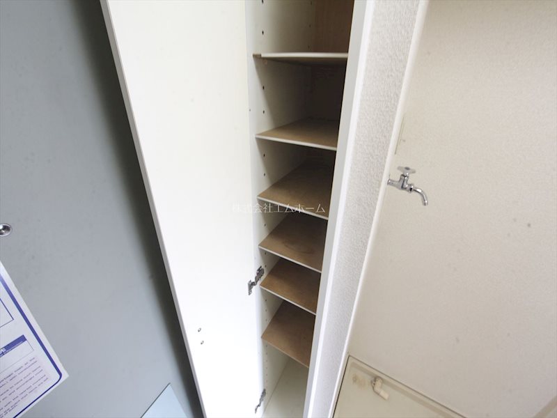 玄関　玄関　シューズボックス完備