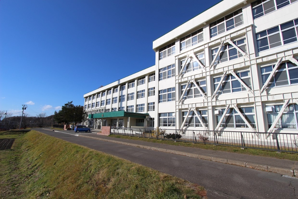 中学校　北見市立高栄中学校（中学校）まで1383m