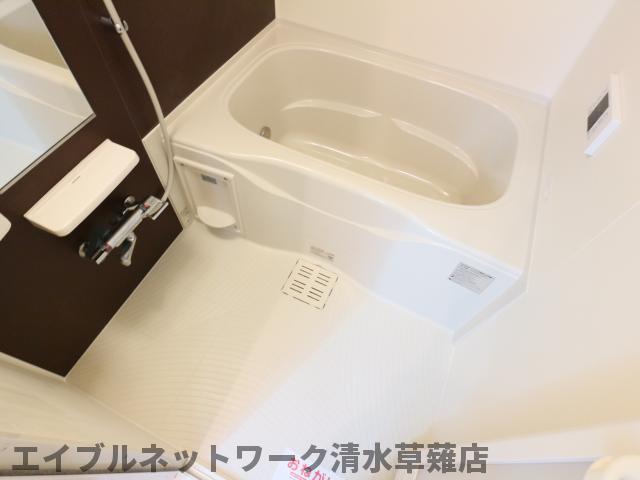 バス・シャワールーム　コンパクトで使いやすいお風呂です