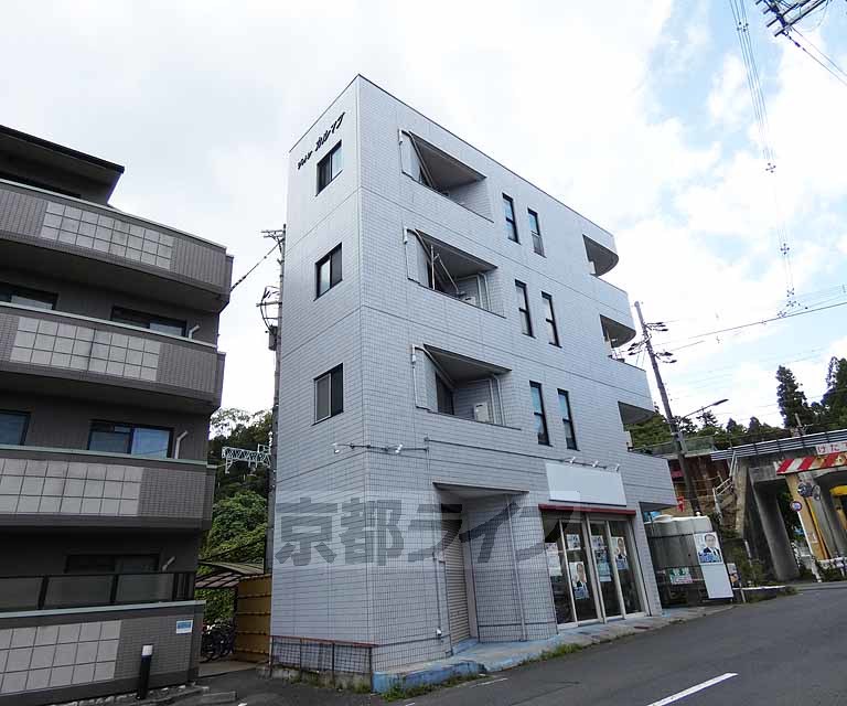 京都市伏見区桃山町丹後のマンションの建物外観
