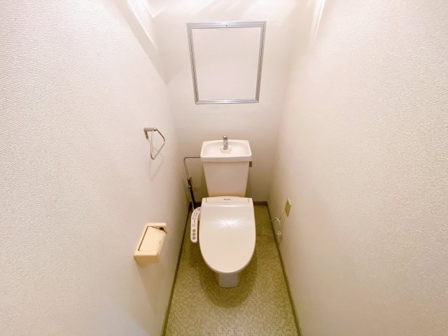【半田第３ロイヤルマンションのトイレ】