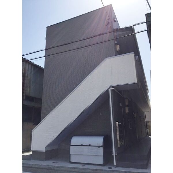 名古屋市昭和区吹上町のアパートの建物外観