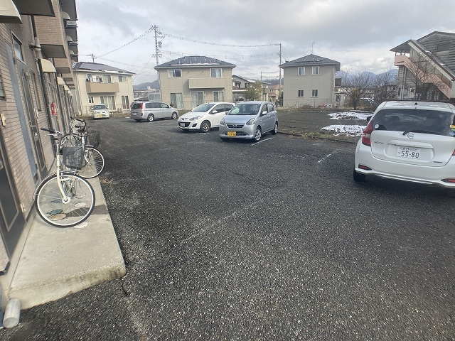 【クレルデリュヌの駐車場】