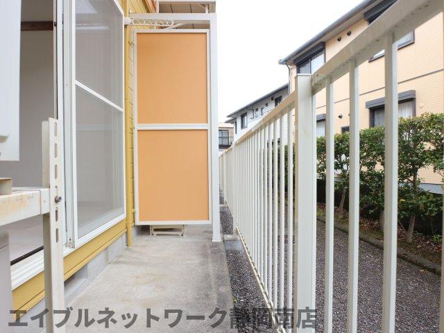 バルコニー　外からの目が気にならないバルコニーで洗濯物が干せます