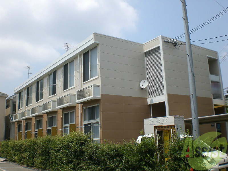 池田市空港のアパートの建物外観