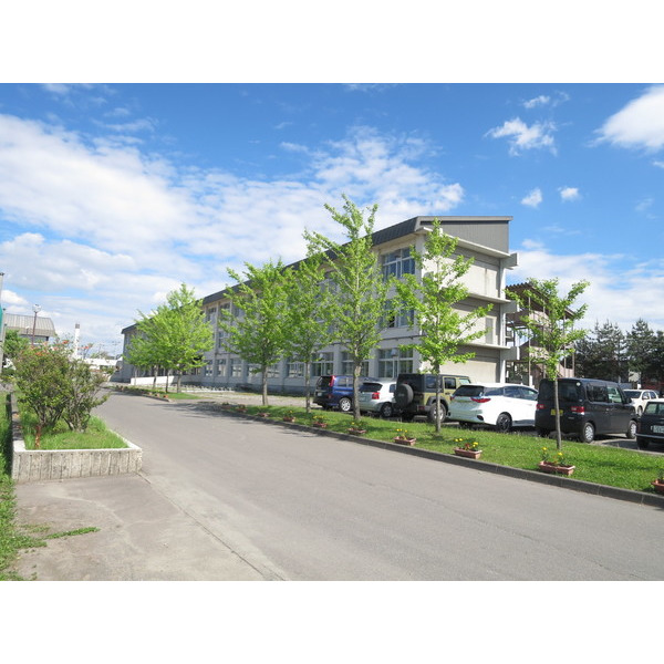 中学校　旭川市立東明中学校（中学校）まで718m