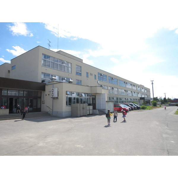 小学校　旭川市立東光小学校（小学校）まで715m