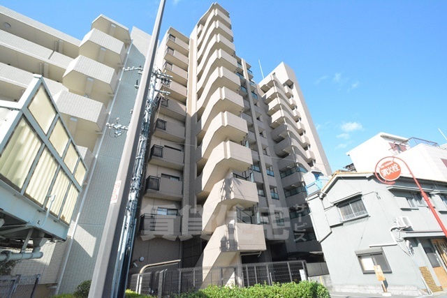 大阪市西成区潮路のマンションの建物外観