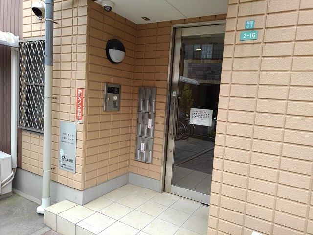 【堺市堺区西湊町のマンションのエントランス】