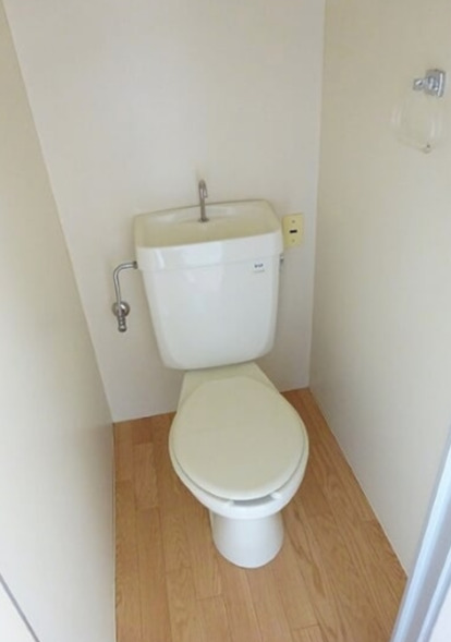 トイレ　落ち着いた色調のトイレです